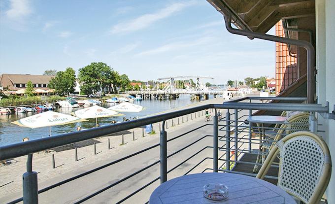 Hotel Zur Bruecke ไกรฟ์สวัลด์ ภายนอก รูปภาพ