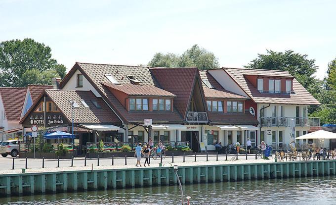 Hotel Zur Bruecke ไกรฟ์สวัลด์ ภายนอก รูปภาพ